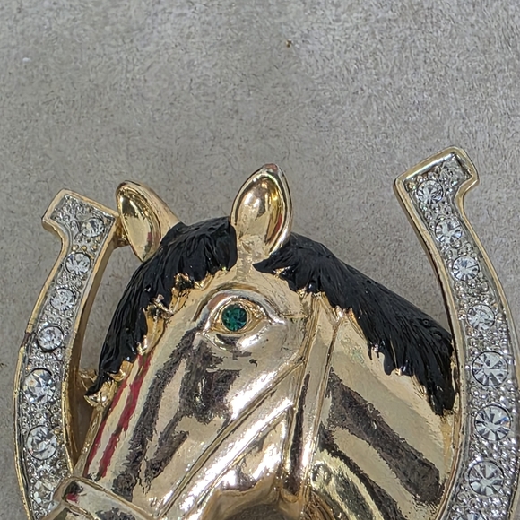 Vintage 80s Equestrian Horse with Horseshoe Brooch Pin - Picture 5 of 8